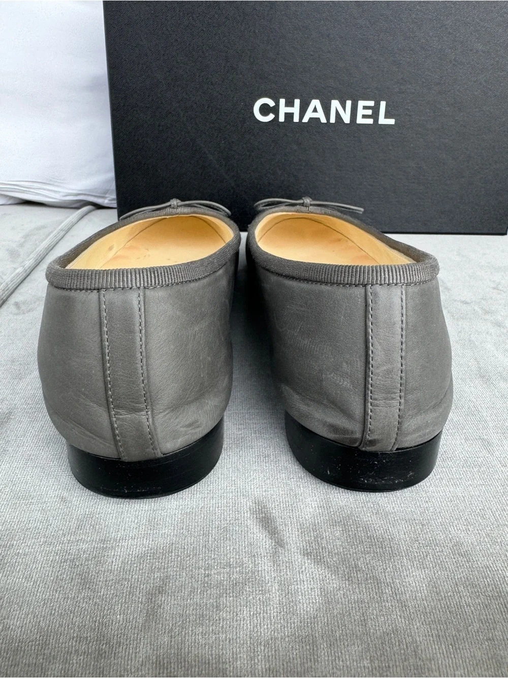 Chanel Gray and Black Leather Cap-Toe Ballet Flats with Bow - Aged Calfskin